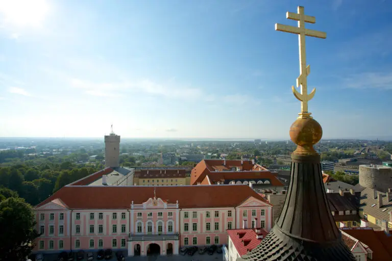Вид на здание Парламента ЭР