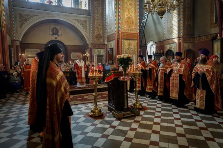 Paasapüha õhtuteenistus Tallinna Neeva Aleksandri katedraalis. Foto: Olena Sokolova