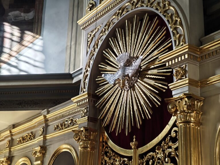 Tallinna Jumalaema Sündimise kiriku kuningliku värava detail