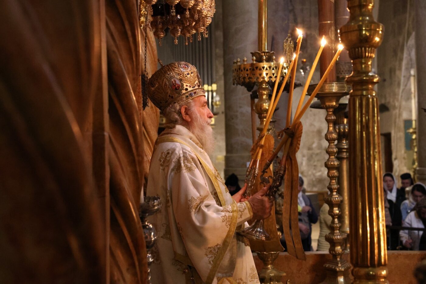 Öine Liturgia Püha Haua kirikus. Capitoliase metropoliit Isychios