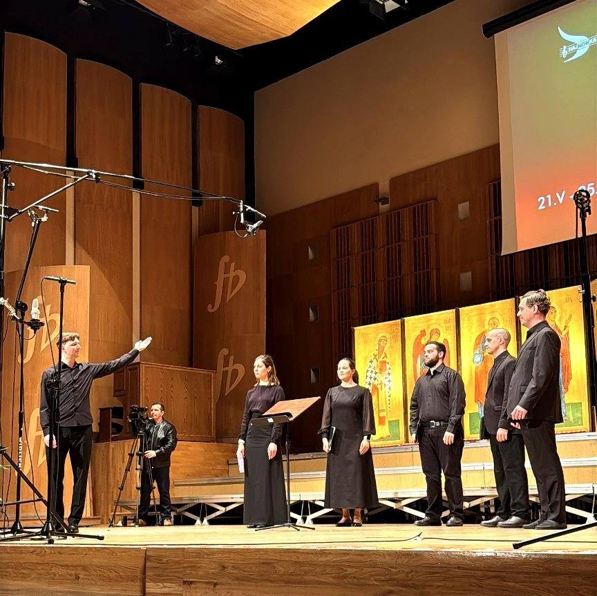 Vokaalansambli Rejoice esinemine festivali galakontserdil