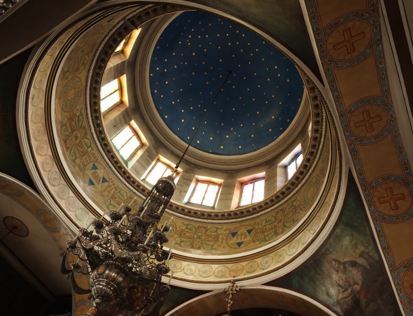 Tallinna püha Nikolai kiriku kupli all