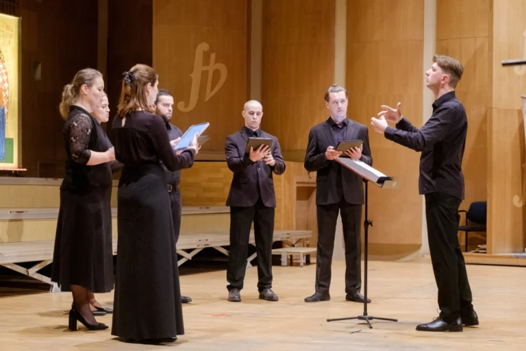 Vokaalansambli Rejoice esinemine festivali galakontserdil