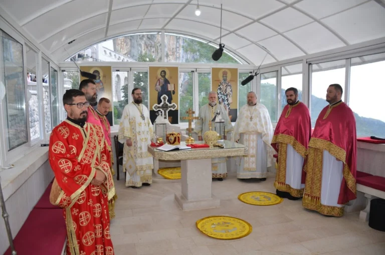 Jumalik liturgia Ostrogi kloostris