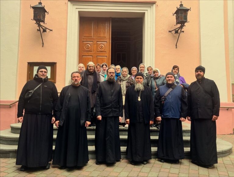 EKÕK palverändurite grupp eesotsas Tartu piiskop Danieliga sooritas palverännaku Leetu