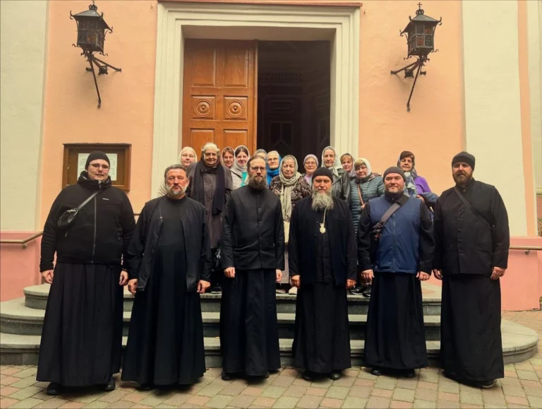 EKÕK palverändurite grupp eesotsas Tartu piiskop Danieliga sooritas palverännaku Leetu