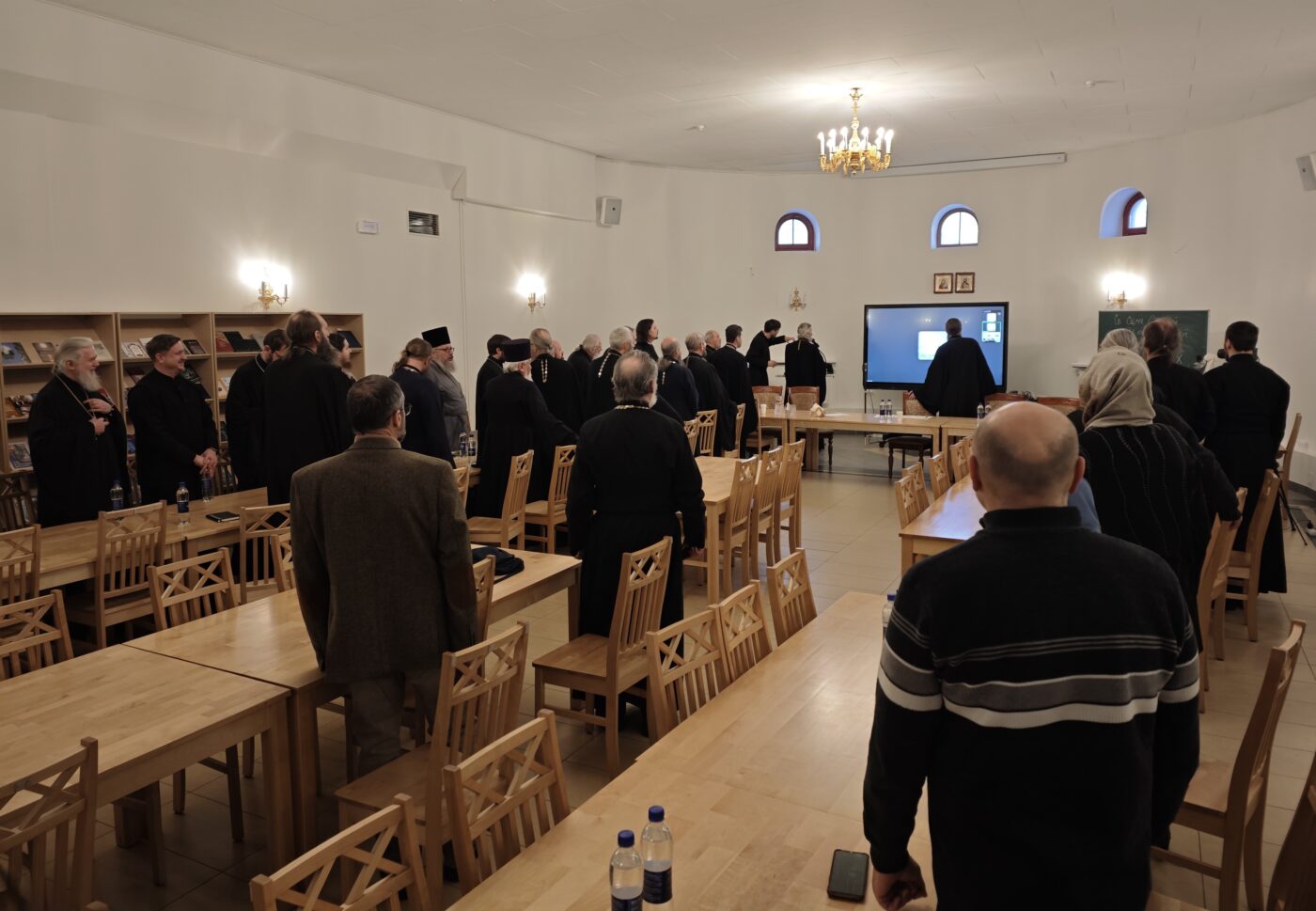 Palve lugemine enne täiskogu algust