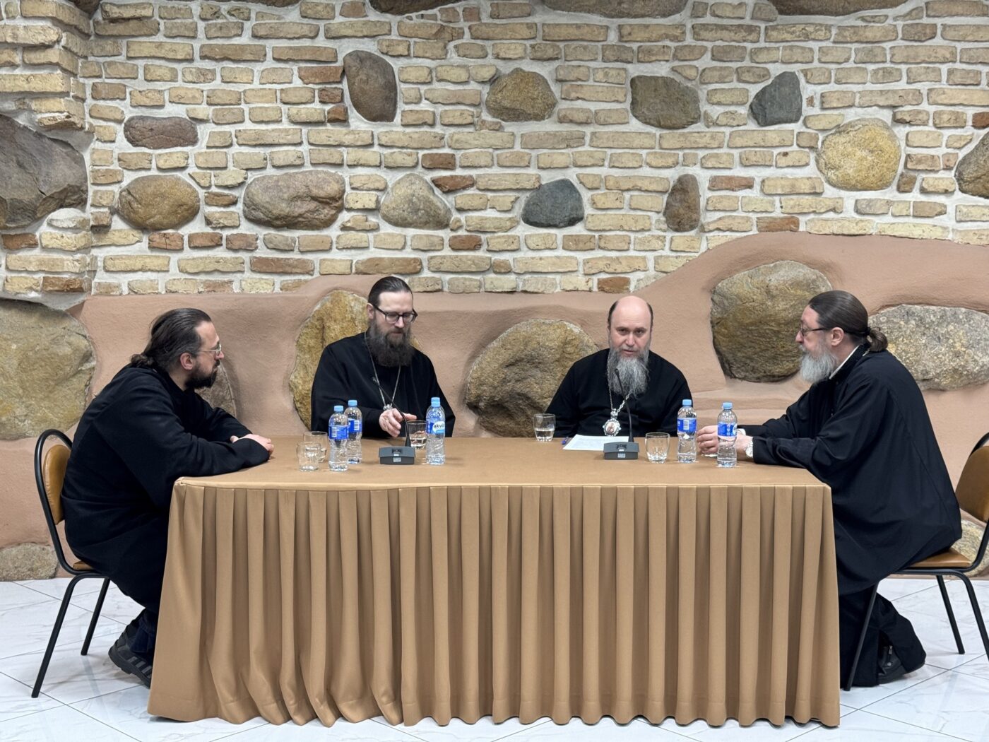 Ümarlaud Vilniuse Püha Vaimu kloostris
